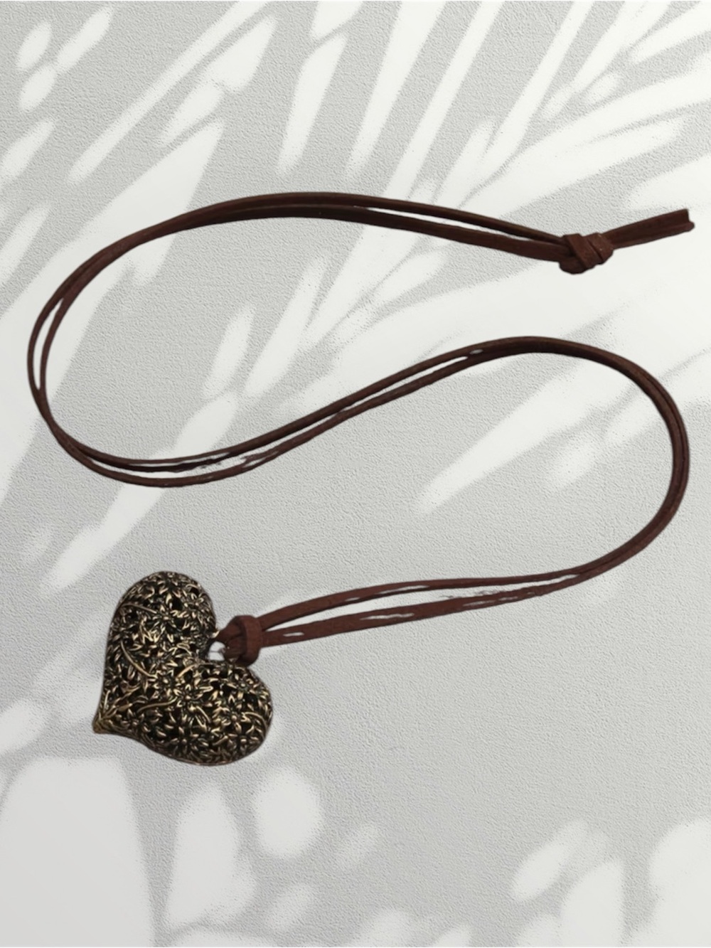 🤎 Vintage-style bronze heart pendant necklace on brown faux leather cord.